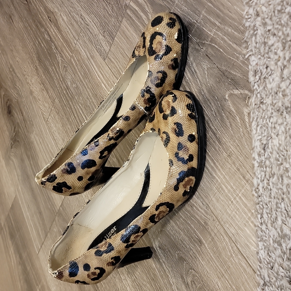 Womens pumps
